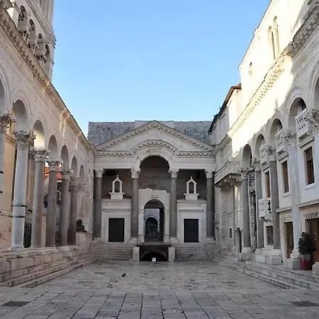 Green, Deluxe Two Bedroom *