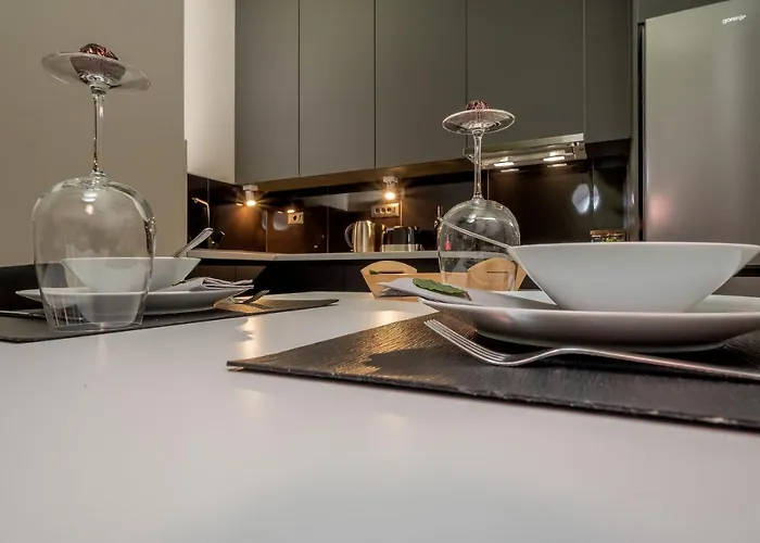 Green, Deluxe Two Bedroom Appartement