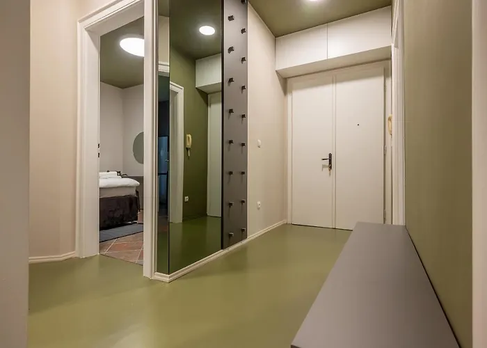 Green, Deluxe Two Bedroom Appartement