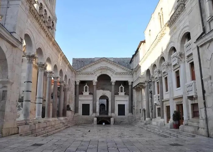 Green, Deluxe Two Bedroom *