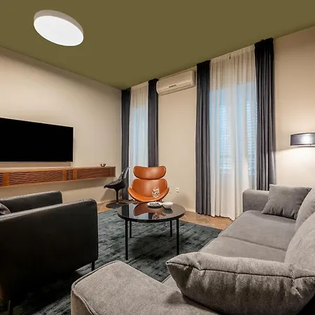 Green, Deluxe Two Bedroom Apartment *