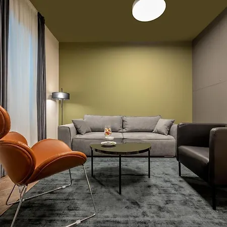 Green, Deluxe Two Bedroom Apartment Split