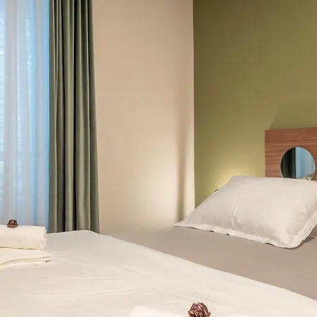 Green, Deluxe Two Bedroom * ספליט