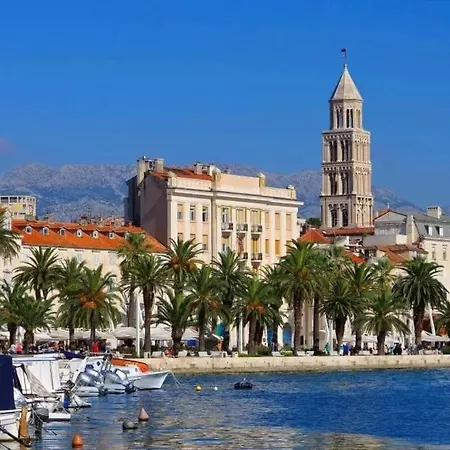 Green, Deluxe Two Bedroom Apartamento Split