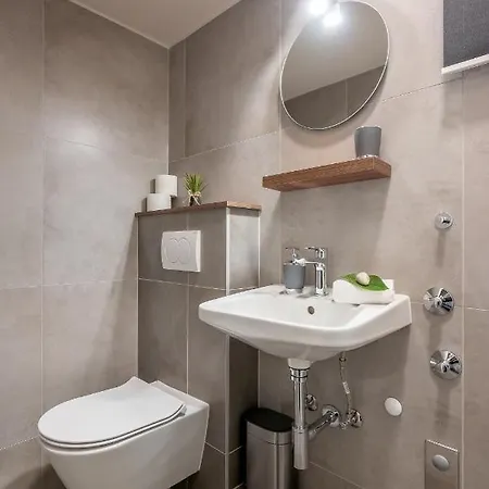 Green, Deluxe Two Bedroom شقة *